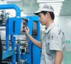 Bild aus der Produktion bei Apollo Air-cleaner Co., Ltd. in Shunde, Chin... Produktion bei Apollo Air-cleaner in Shunde, China. Freudenberg Filtration übernimmt die Mehrheitsanteile des Filterherstellers.