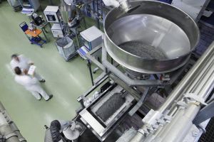 Coperion K-Tron vergrößert sein Testcenter in Niederlenz in der Schweiz. Damit erweitert der Anbieter von Dosier- und Fördertechniklösungen seine Möglichkeiten, Versuche mit Materialien durchzuführen, die hohe Containment- und Hygieneanforderungen haben.