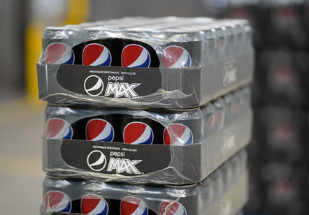 Pepsico hat in einem Pilottest Gebindefolie, die aus 50 % recyceltem LDPE besteht, auf einer Abpacklinie verwendet. Der vielversprechende Testdurchlauf ist das Resultat eines Projekts zusammen mit dem grünen Punkt.
