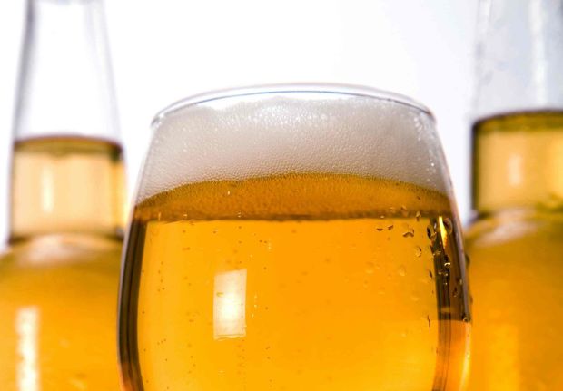 Bier im Glas und in der Flasche